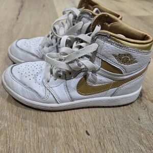 Nike Retro Jordan White And Gold